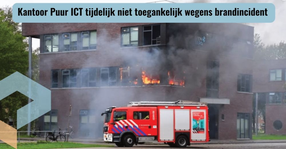 Brandweerwagen-kantoor Kantoorpand in brand met brandweerwagen