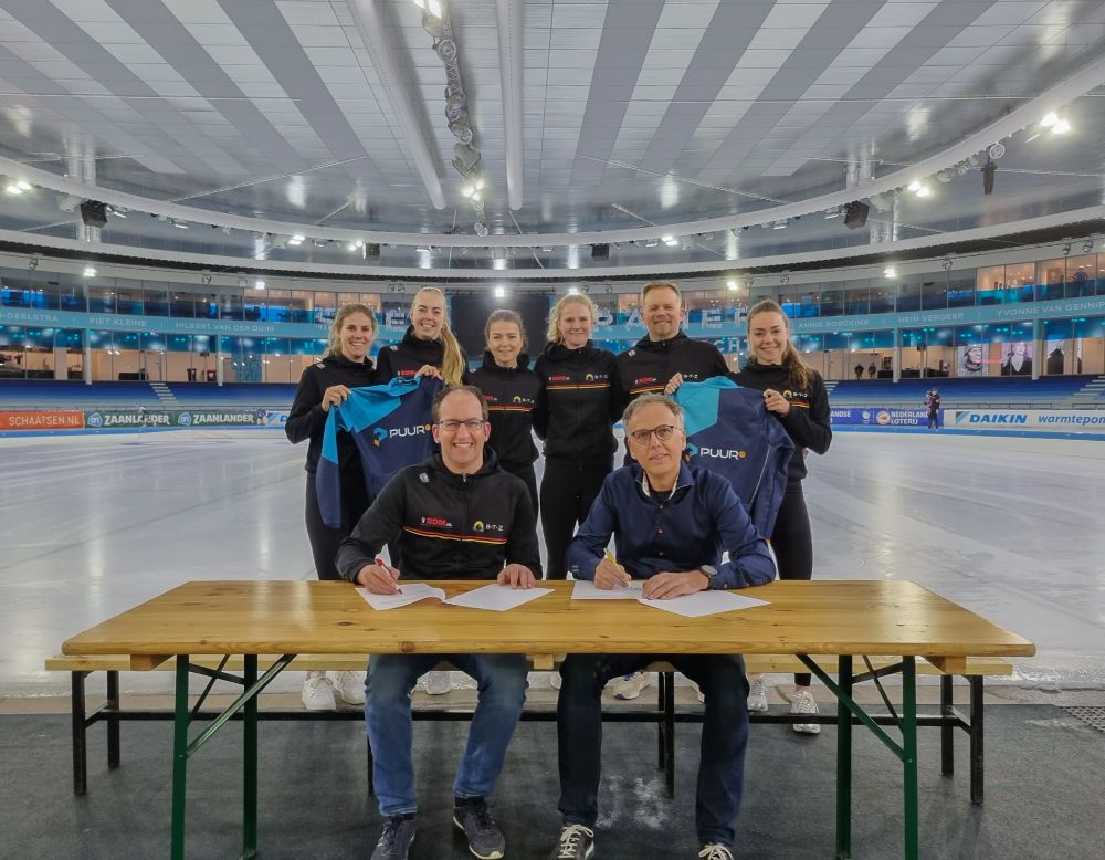 Teamfoto contract tekenen